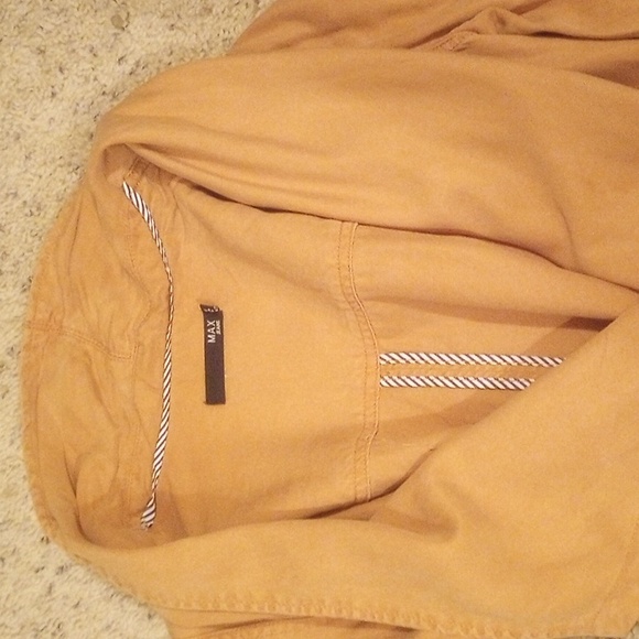 Light Fall Jacket 🍂 - Picture 2 of 4